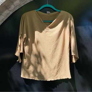 ❤️‍🔥 SOLD ❤️‍🔥 Y2K tan mid-sleeve top